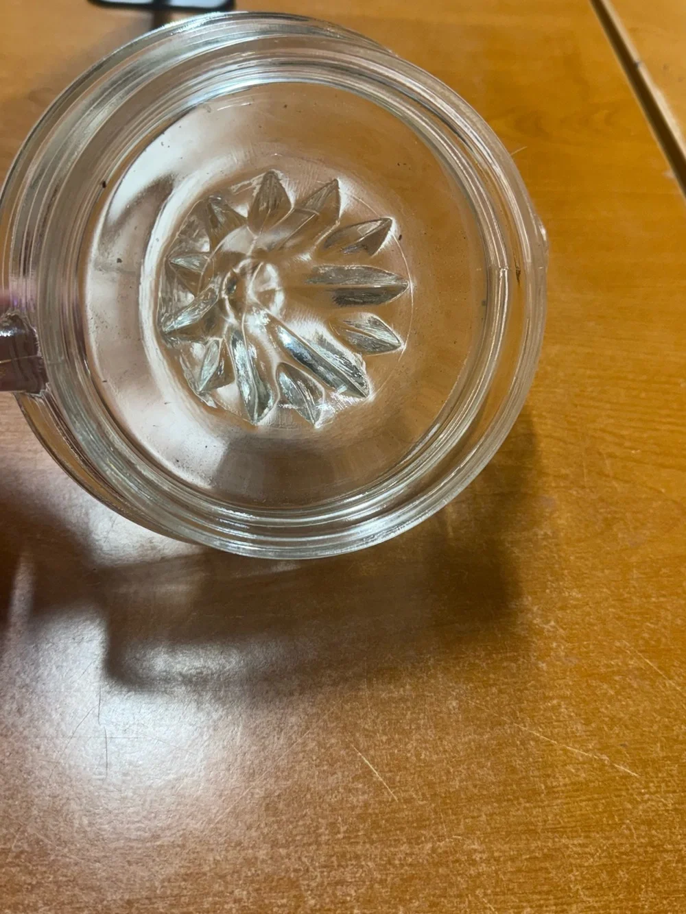 Clear Glass Citrus Juicer with Pour Spout and Handle
